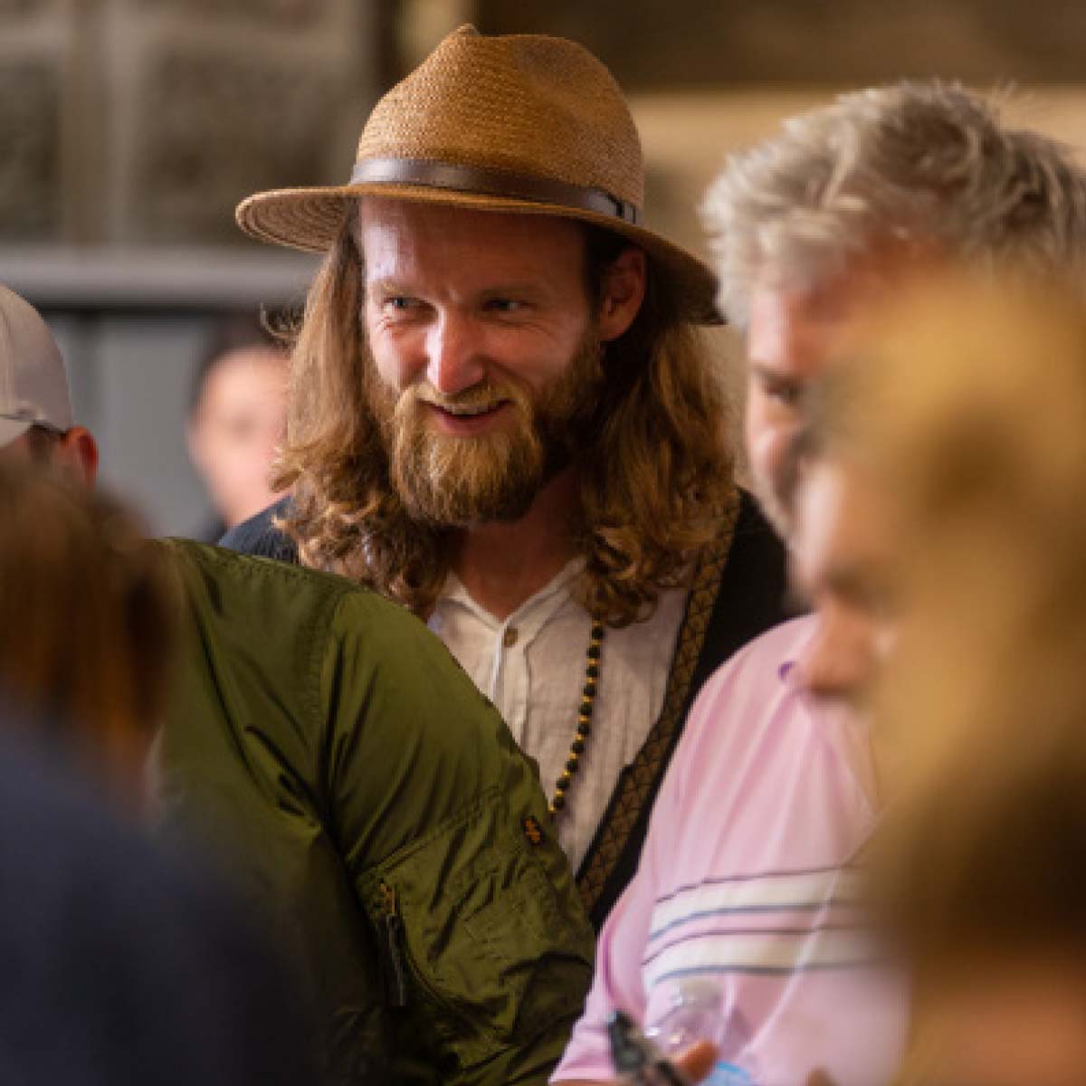 Teilnehmer der Besuchs der KNUMOX Community bei der Fließenmanufaktur Huguet in Mallorca.